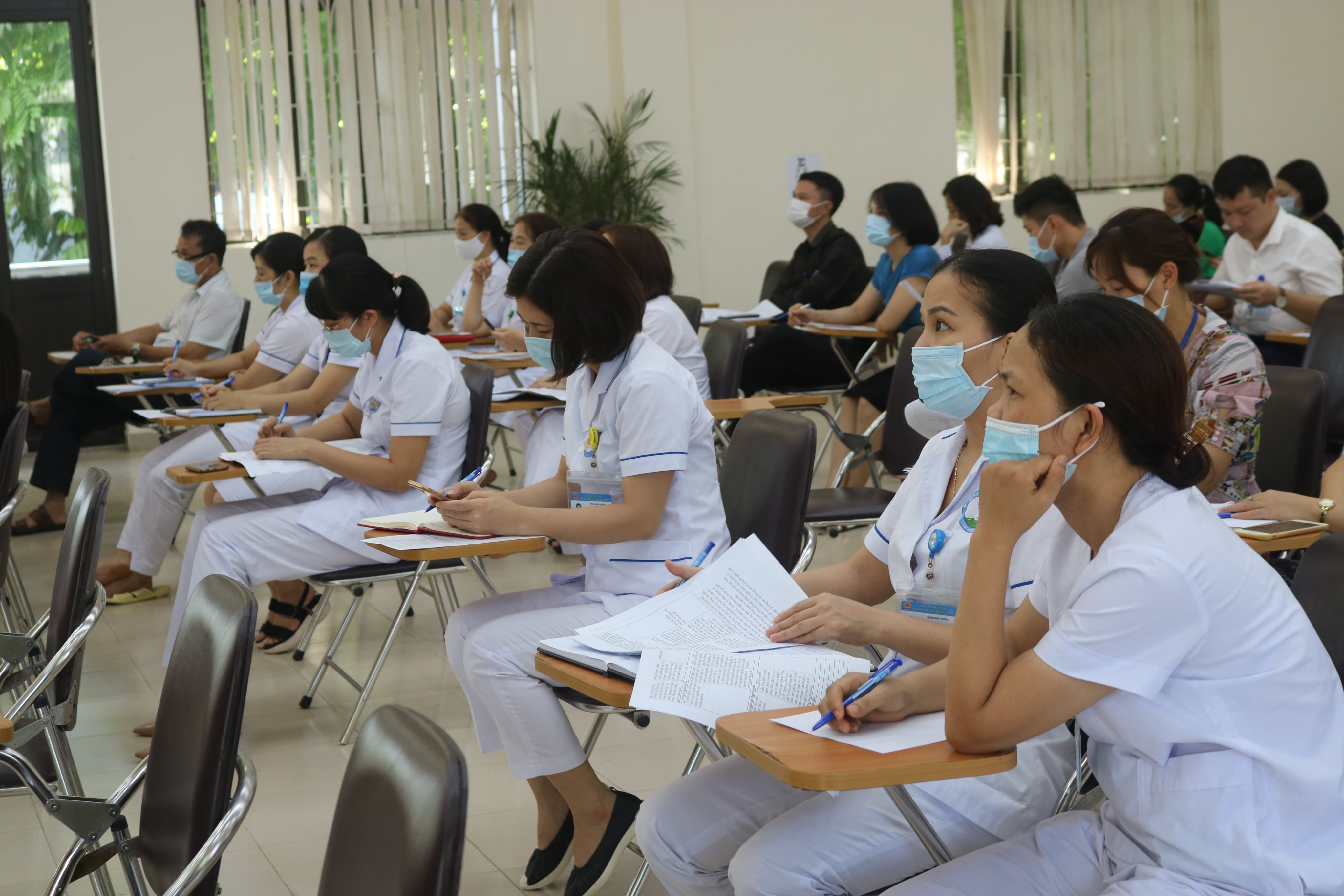 Tập huấn nghiệp vụ công tác văn thư cho hơn 50 cán bộ y tế BVĐK tỉnh Hoà Bình 
