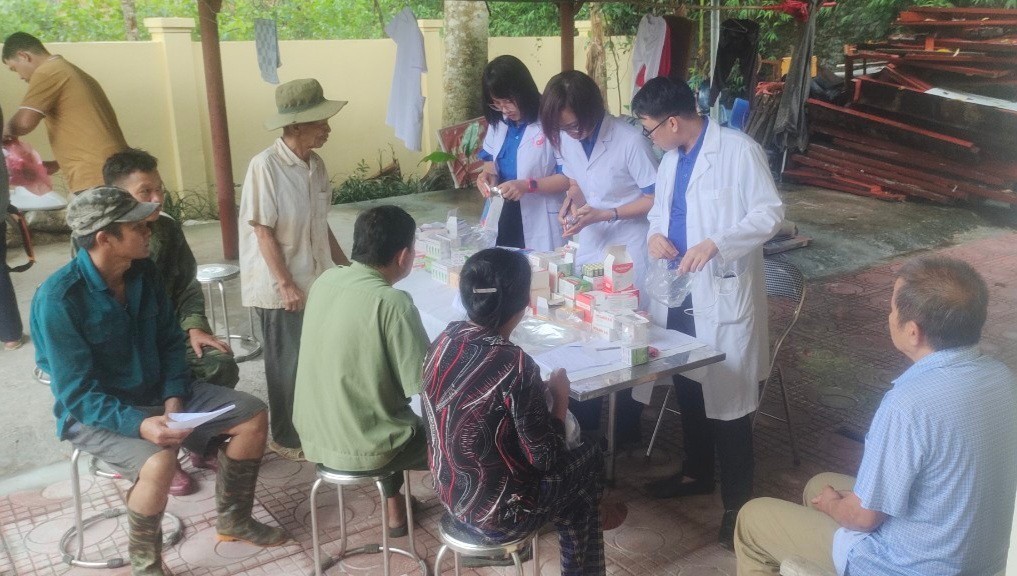 Đoàn Thanh niên Bệnh viện Đa khoa tỉnh Hòa Bình khám sức khỏe tình nguyện tại xã Vầy Nưa, huyện Đà Bắc