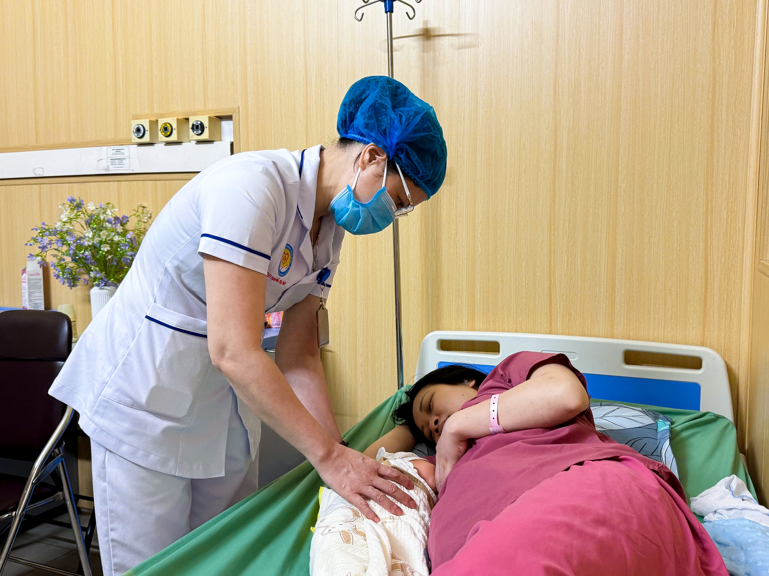  Hưởng ứng Ngày Quốc tế Hộ sinh (05/5): Lặng thầm nâng đỡ những mầm sống