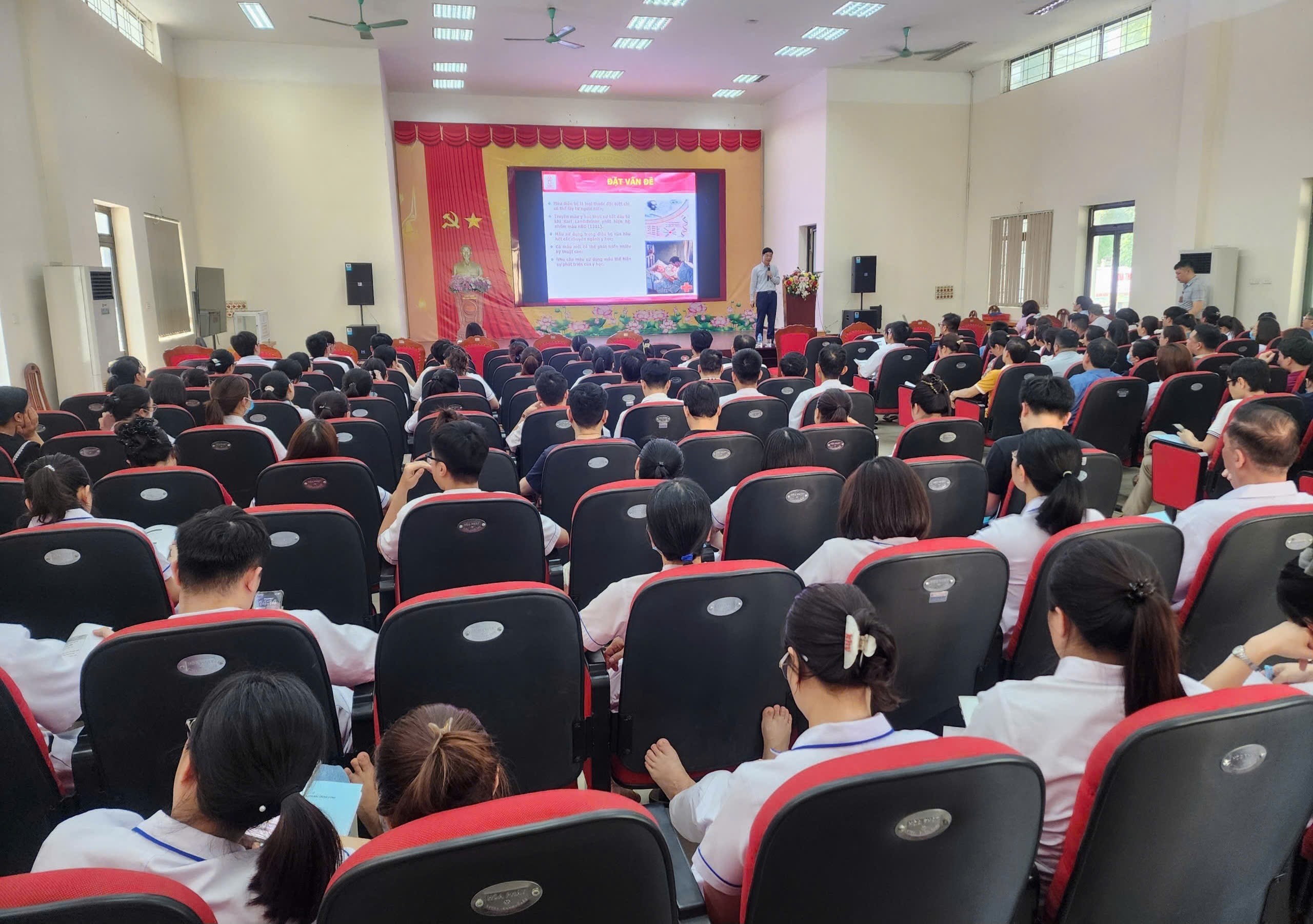  Nâng cao năng lực chuyên môn về an toàn truyền máu tại Bệnh viện Đa khoa Hòa Bình