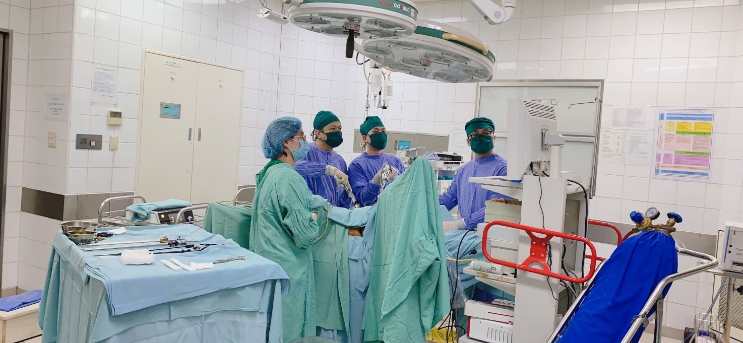 Case bệnh phẫu thuật nội soi hoàn toàn trong ổ bụng cắt đại tràng Sigma + nạo vét hạch DII