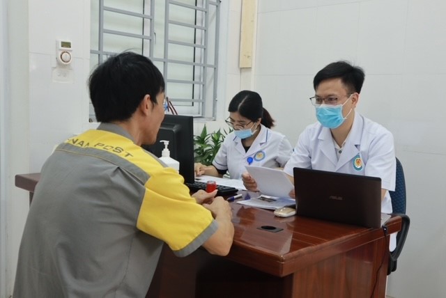  Bệnh viện đa khoa tỉnh Hòa Bình triển khai khám, tư vấn sức khỏe định kỳ cho cán bộ công nhân viên Bưu điện tỉnh Hoà bình