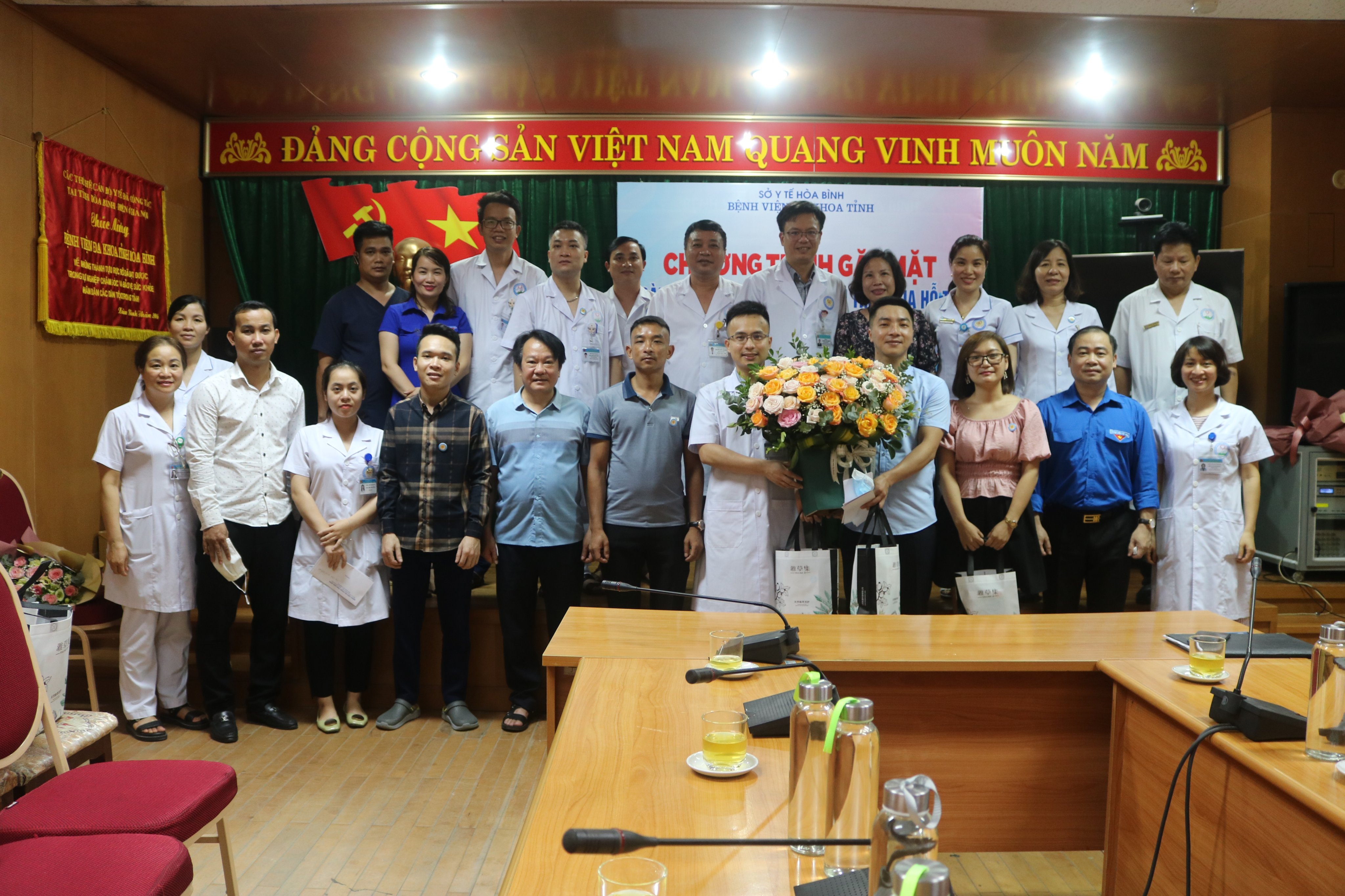 Gặp mặt Đoàn công tác Bệnh viện Đa khoa tỉnh tham gia hỗ trợ phòng chống dịch tại thành phố Hồ Chí Minh