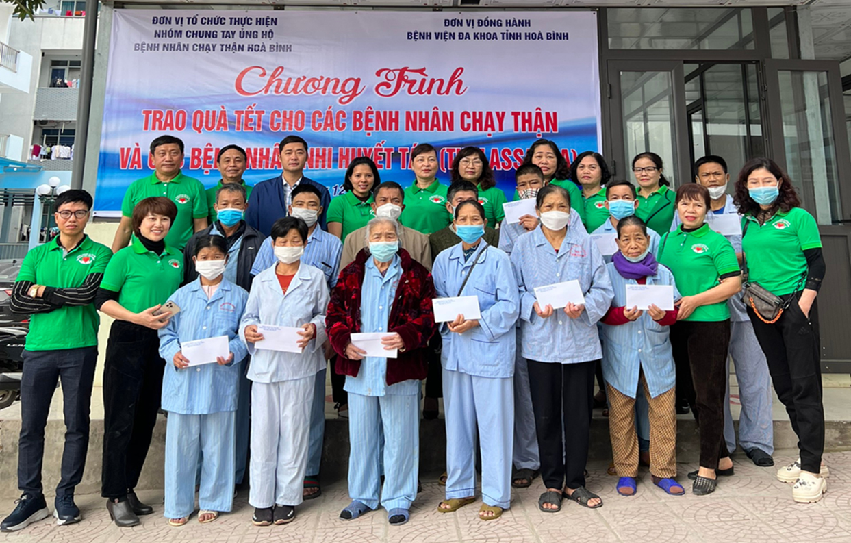  Gần 400 suất quà Tết được trao tặng cho bệnh nhân điều trị tại Bệnh viện Đa khoa tỉnh Hòa Bình