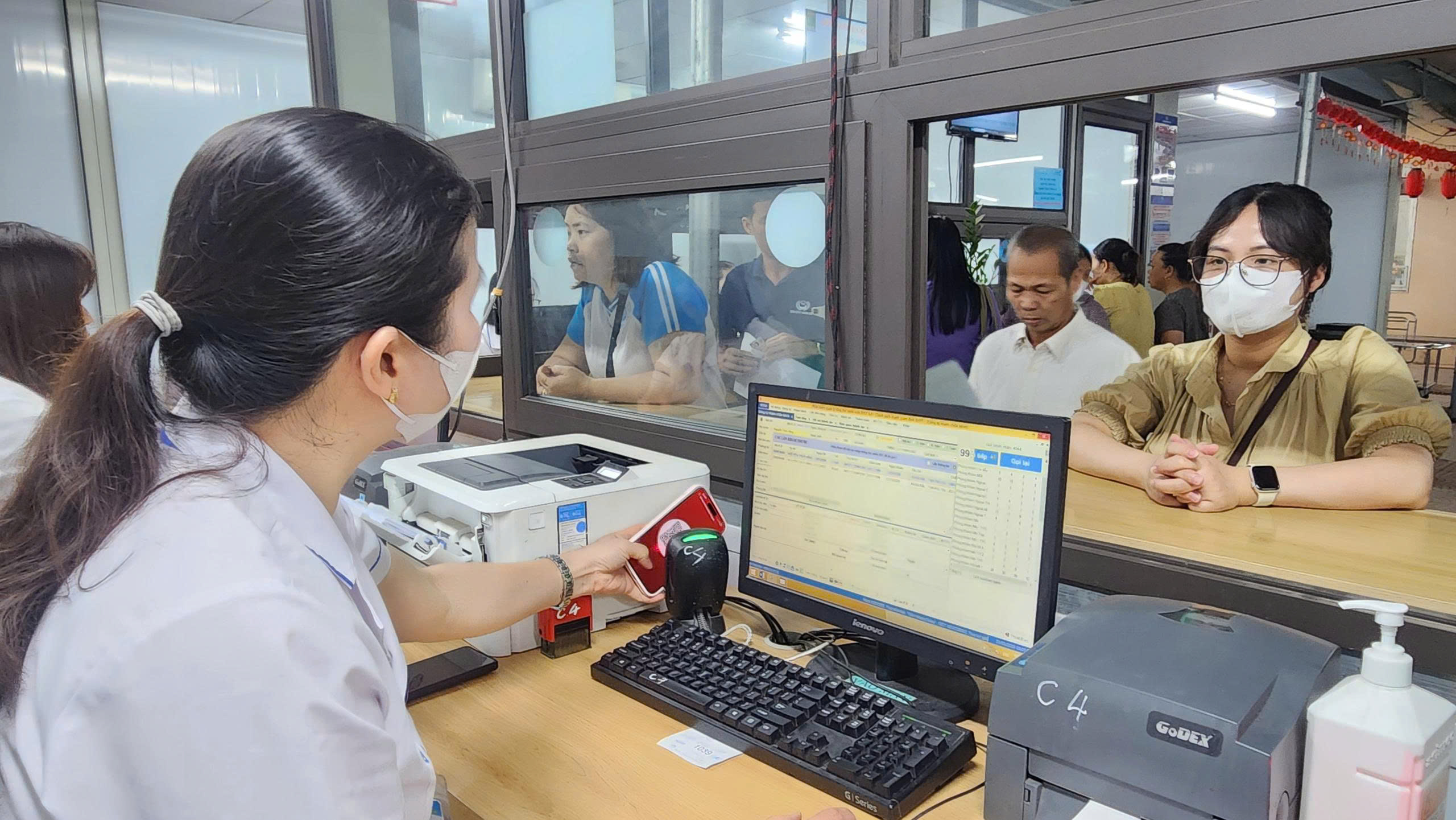  Mang tiện ích số đến gần hơn với người dân khi khám chữa bệnh