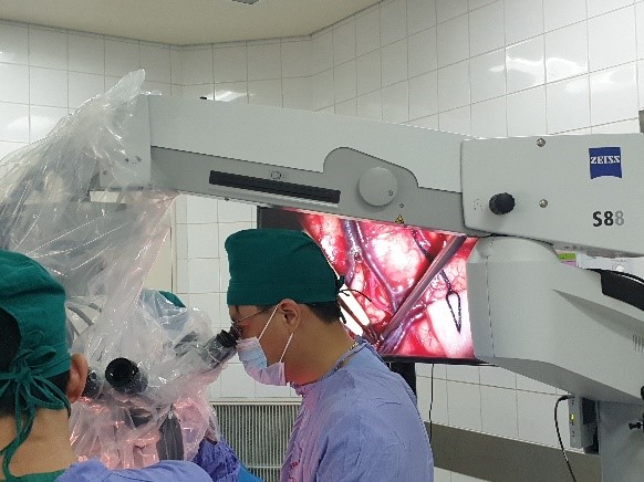  Ứng dụng kỹ thuật cao vi phẫu lấy máu tụ điều trị hiệu quả bệnh nhân xuất huyết não tại BVĐK tỉnh Hòa Bình