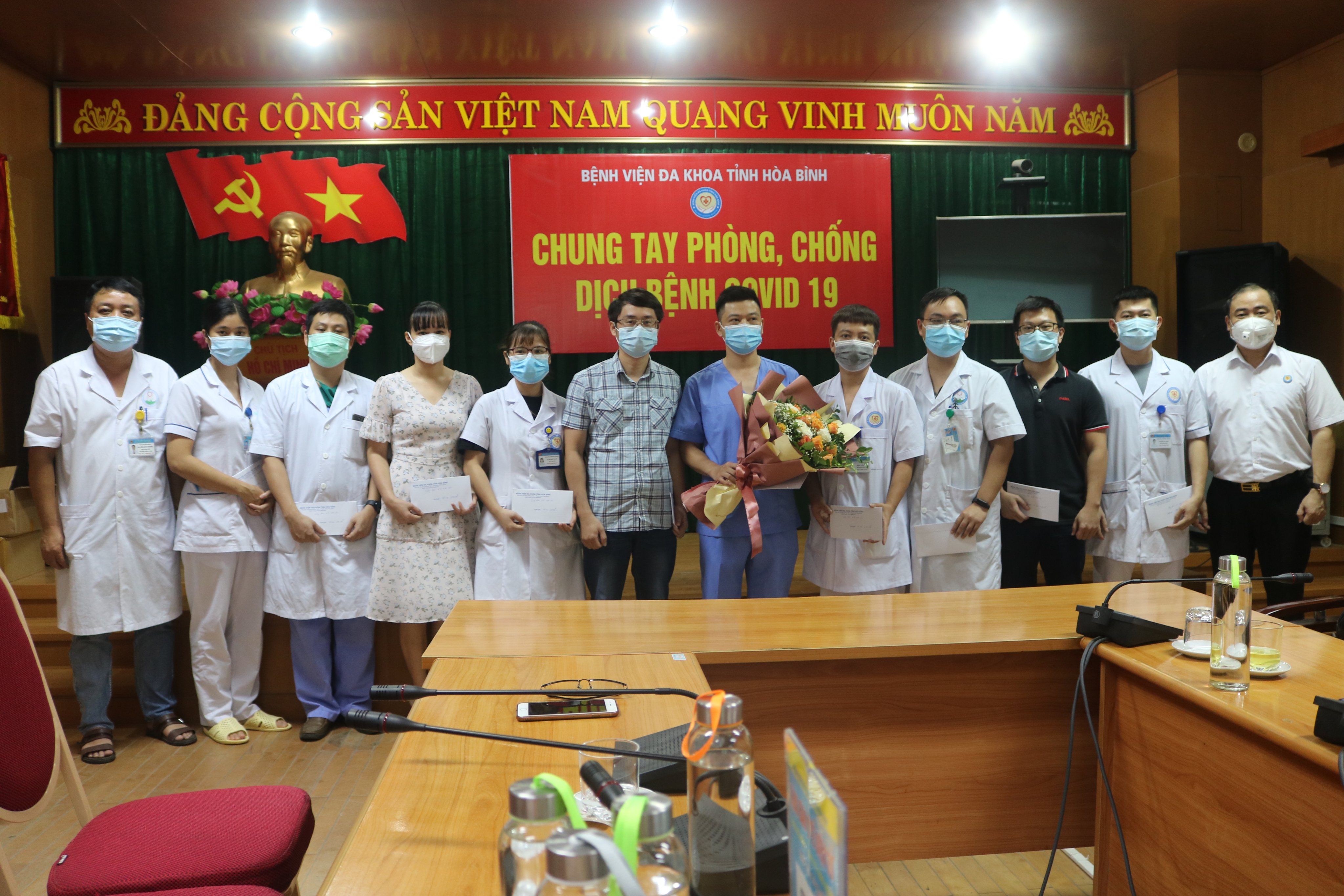 Bệnh viện Đa khoa tỉnh Hoà Bình tổ chức ra quân đợt 5 hỗ trợ chống dịch Covid-19 tại Thủ đô Hà Nội 