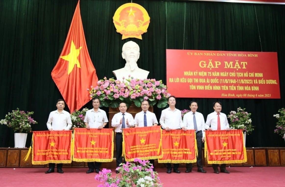  Gặp mặt nhân kỷ niệm 75 năm ngày Chủ tịch Hồ Chí Minh ra Lời kêu gọi thi đua ái quốc và biểu dương, tôn vinh điển hình tiên tiến