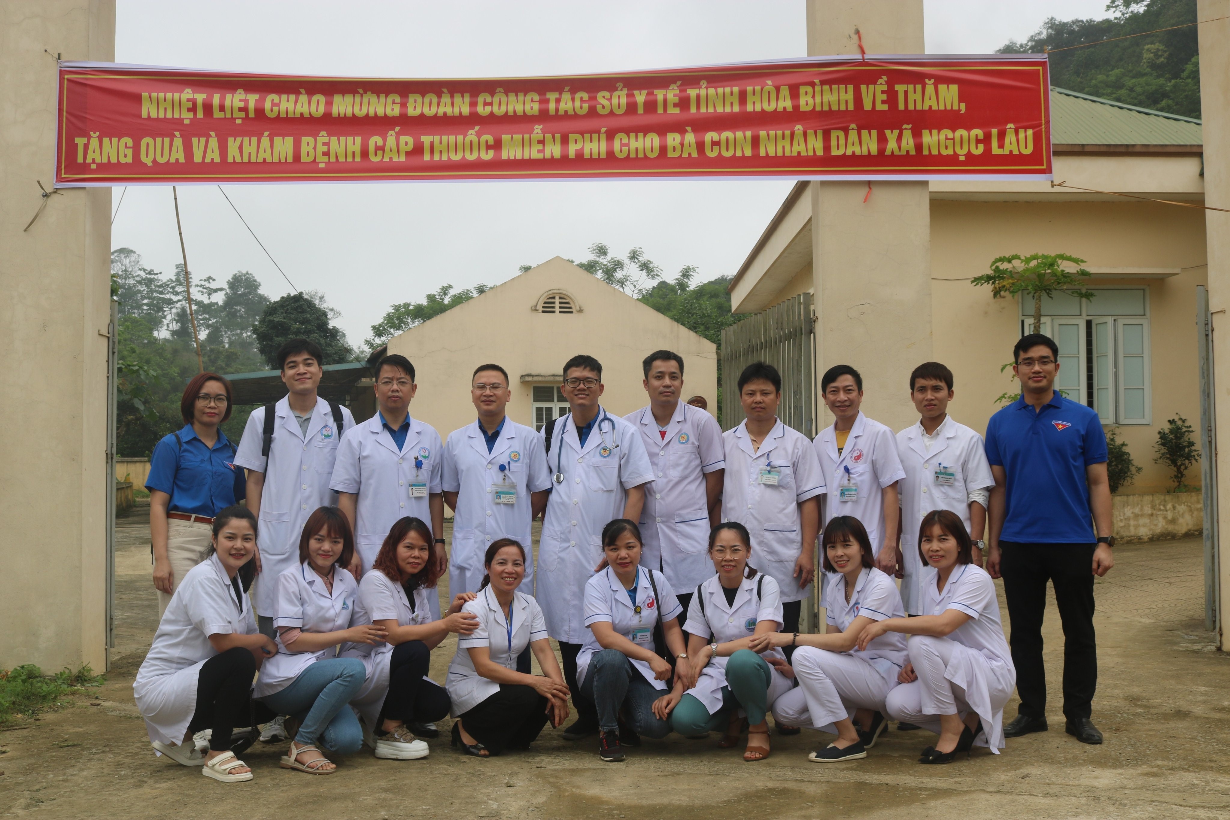  Đoàn thanh niên Bệnh viện Đa khoa tỉnh Hoà Bình khám tình nguyện tại hai xã Ngọc Sơn, Ngọc Lâu