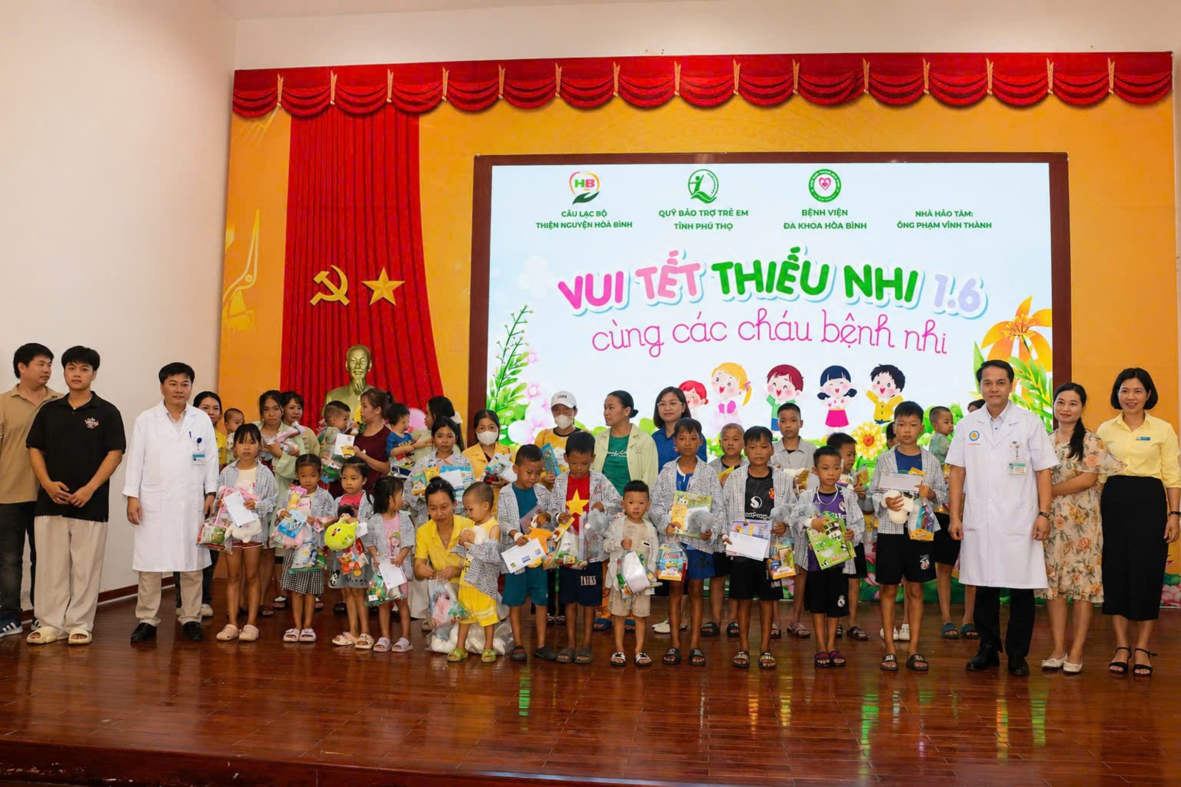  Rộn ràng không khí “vui tết thiếu nhi 1/6 cùng các cháu bệnh nhi” tại Bệnh viện Đa khoa Hòa Bình