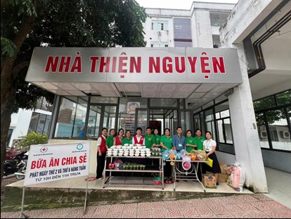  Hơn 10 nghìn suất cơm miễn phí đã được trao tới người bệnh có hoàn cảnh khó khăn tại bệnh viện Đa khoa tỉnh Hòa Bình 